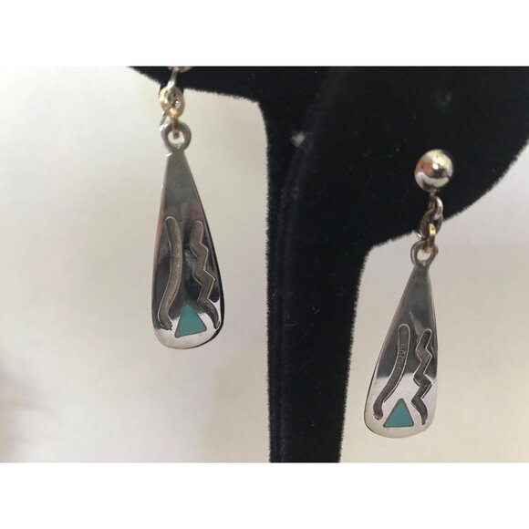 Vtg Dangle Drop Sterling Silver Earrings With Inlaid Turquoise & Carved Design - Picture 2 of 6